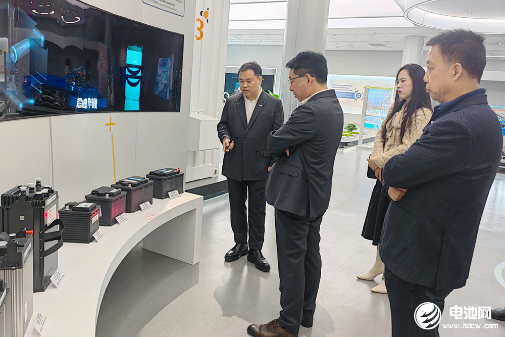 中国电池新能源产业链调研团一行参观考察万向一二三
