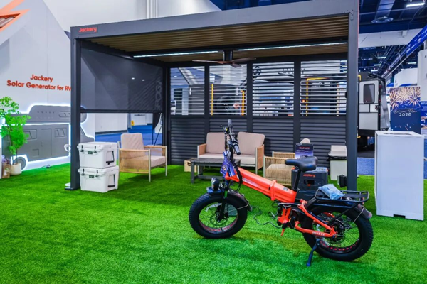 华宝新能以光储火星机器人战略升维 定义家庭智慧能源新未来