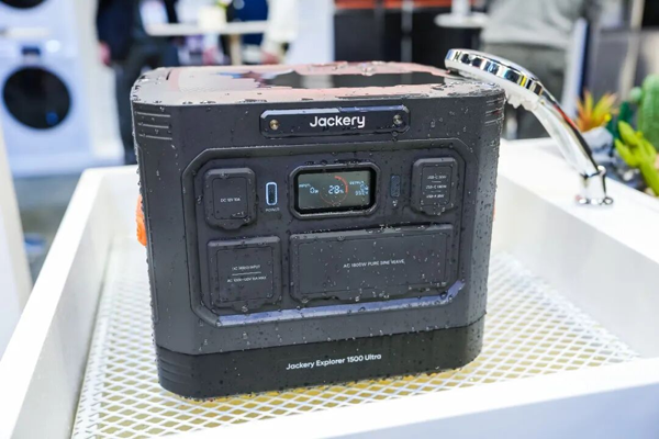 华宝新能以光储火星机器人战略升维 定义家庭智慧能源新未来