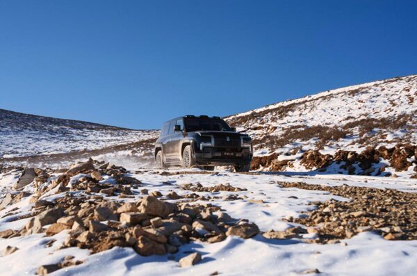 首搭第二代刀片电池！最高130万元起售！仰望发布三款闪充车型