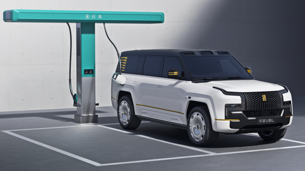 首搭第二代刀片电池！最高130万元起售！仰望发布三款闪充车型